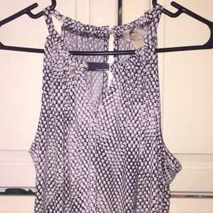 Sleeveless dress shirt